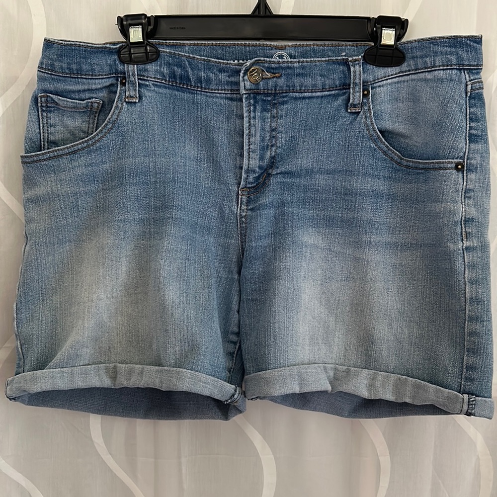 Westport 1962 Modern Fit, Boyfriend, Jean Shorts, Size 12.